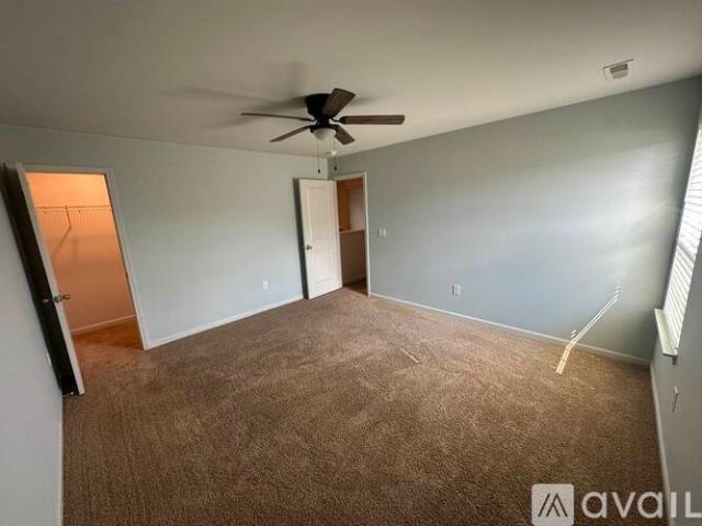 4 BR, 2.5 BA Apartment 408 North Great White Way, Clayton, NC 27527