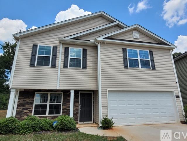 4 BR, 2.5 BA Apartment 4712 Black Frst Dr, Greensboro, NC 27405
