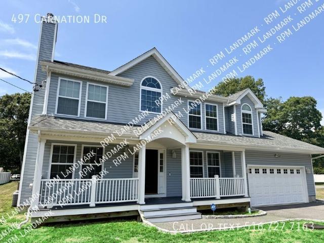 4 BR, 2.5 BA Apartment 497 Carnation Dr, Shirley, NY 11967