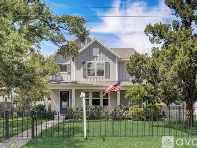 4 BR, 2.5 BA Apartment 5037 12 Th Avenue North, St. Petersburg, FL 33710