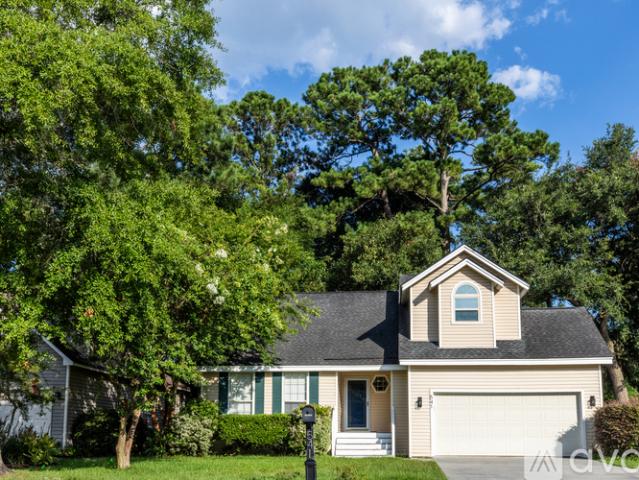 4 BR, 2.5 BA Apartment 541 Pointe S Dr, Unit 541, Savannah, GA 31410