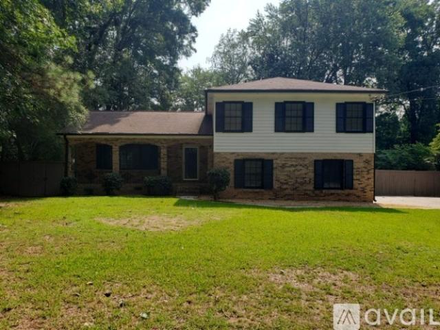4 BR, 2.5 BA Apartment 5649 Roberts Dr, Dunwoody, GA 30338