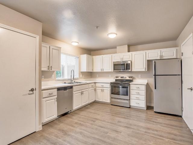 4 BR, 2.5 BA Apartment 5608 112th Street East Unit 5610D, Puyallup, WA 98373