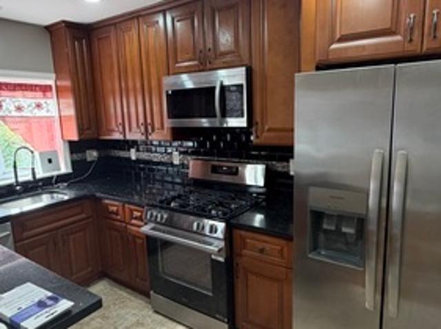 4 BR, 2.5 BA Apartment 574 East 86th St, Brooklyn, NY 11236