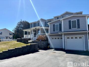 4 BR, 2.5 BA Apartment 60 Mumford Road, Narragansett, RI 02882