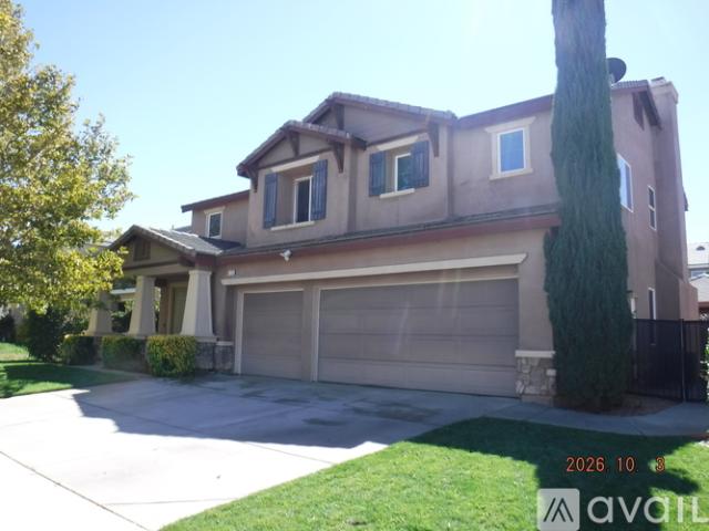 4 BR, 2.5 BA Apartment 6130 West Avenue K 2, Lancaster, CA 93536