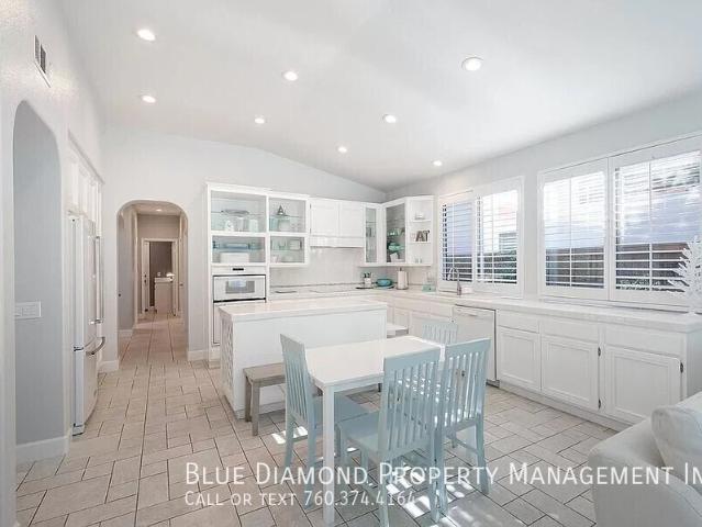 4 BR, 2.5 BA Apartment 6645 Curlew Ter, Carlsbad, CA 92011