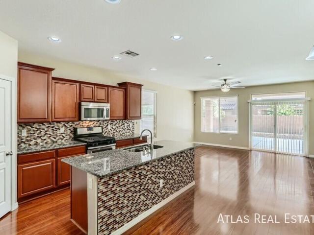 4 BR, 2.5 BA Apartment 7001 Florido Road, Las Vegas, NV 89178