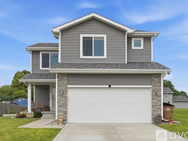 4 BR, 2.5 BA Apartment 725 17th St SE, Altoona, IA 50009