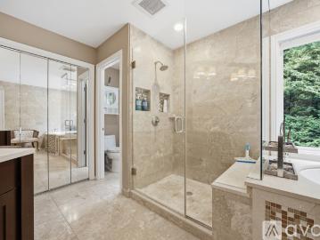 4 BR, 2.5 BA Apartment 730 Southwest Regency Terrace, Portland, OR 97225