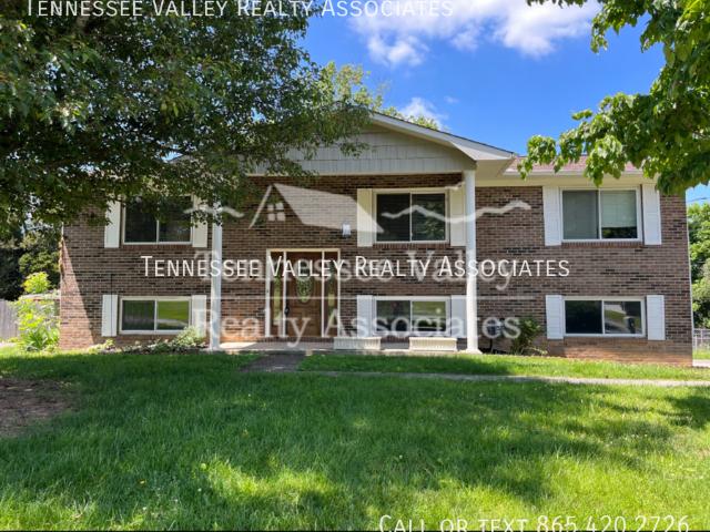 4 BR, 2.5 BA Apartment 7629 Crestland Rd, Knoxville, TN 37938