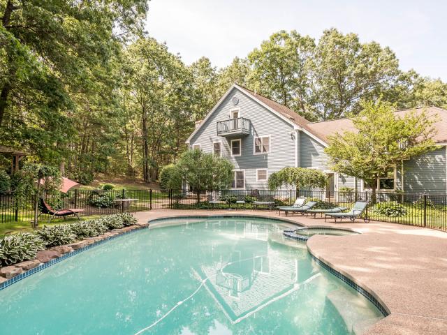 4 BR, 2.5 BA Apartment 8 Patriot Way, North Reading, MA 01864
