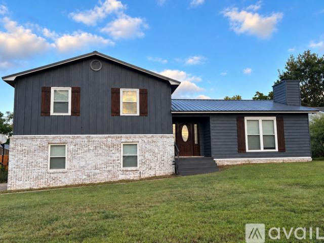 4 BR, 2.5 BA Apartment 910 Clearmont Drive, Dothan, AL 36301