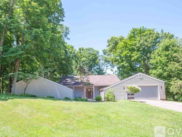 4 BR, 2.5 BA Apartment 973 Hollow Creek, Milford, OH 45150