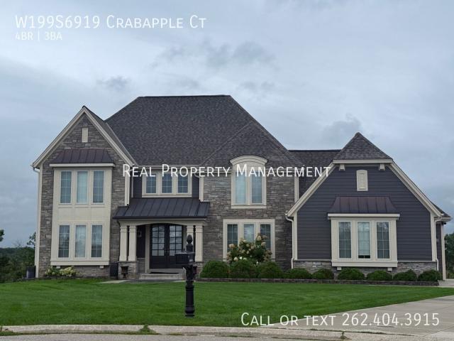 4 BR, 2.5 BA Apartment W199S6919 Crabapple Ct, Muskego, WI 53150