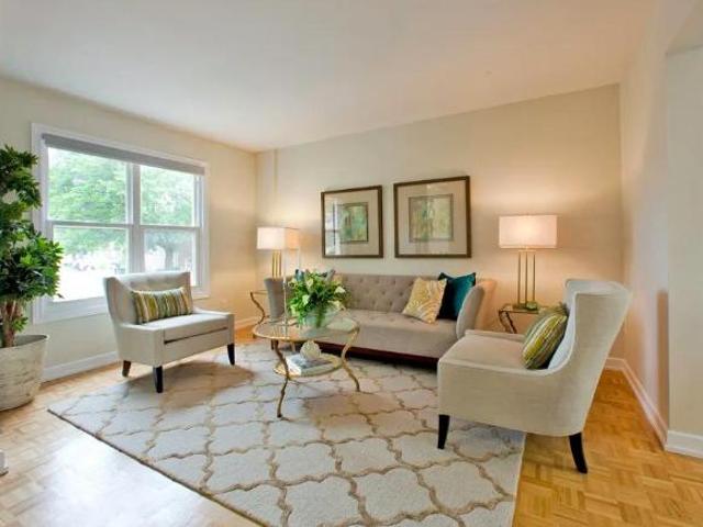 4 Br, 2 bath, Townhouse/Brownstone/RowHouse 177 Bayview Drive