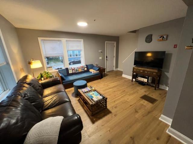 4 Br, 2 bath, Townhouse/Brownstone/RowHouse 19 Belknap Street
