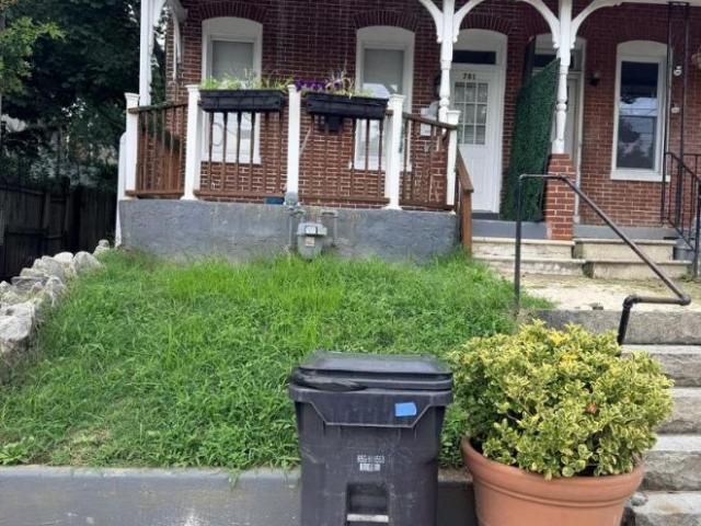 4 Br, 2 bath, Townhouse/Brownstone/RowHouse 701 North Jackson Street