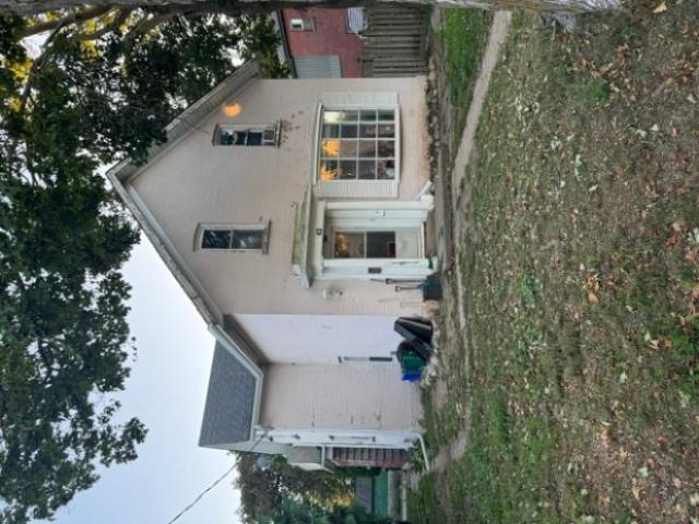 4 Br, 2 bath, Apartment 42 Roseview Avenue