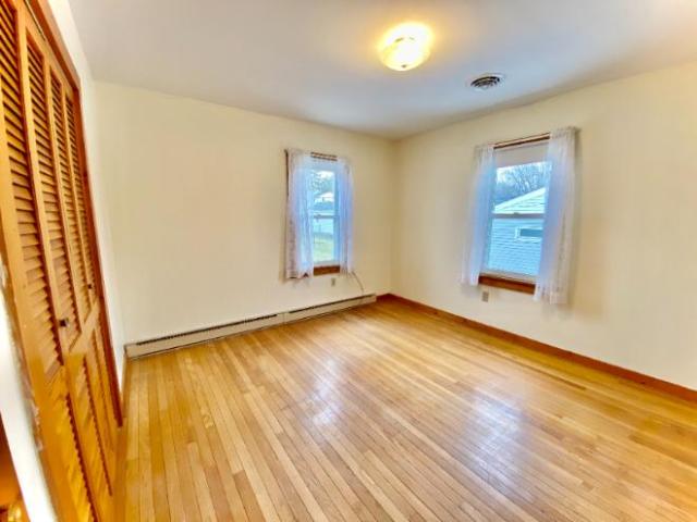 4 Br, 2 bath, Single Family 44 S Glenbrook Ave