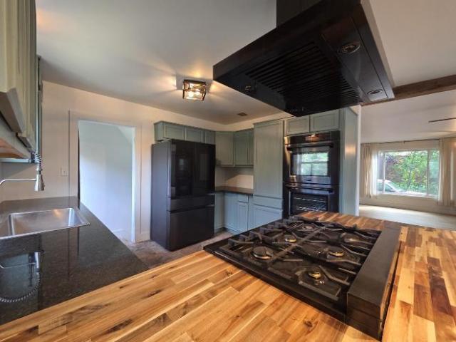4 Br, 2 bath, Single Family 431 North 4th Avenue