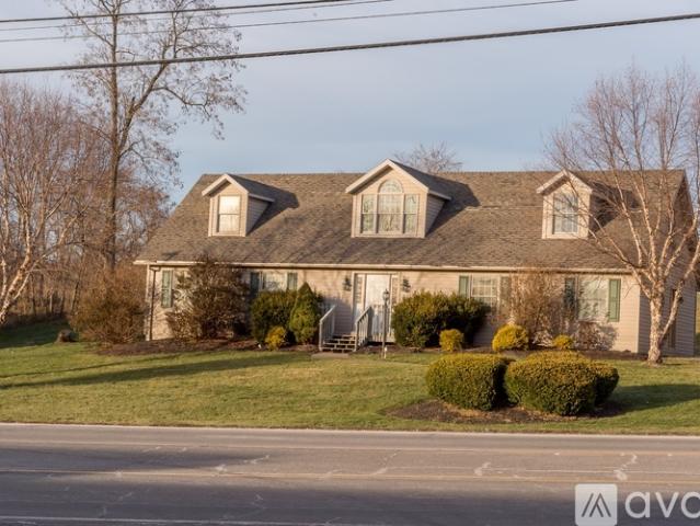 4 BR, 2 BA Apartment National Rd W, Saint Clairsville, OH 43950