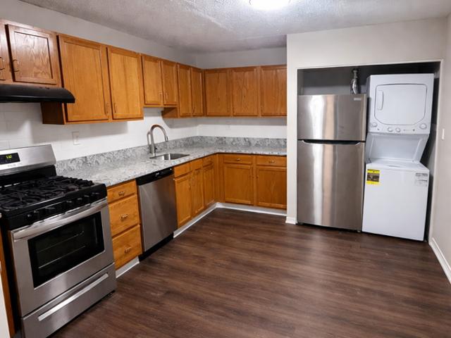 4 BR, 2 BA Apartment Avonwood Rd, Avon, CT 06001