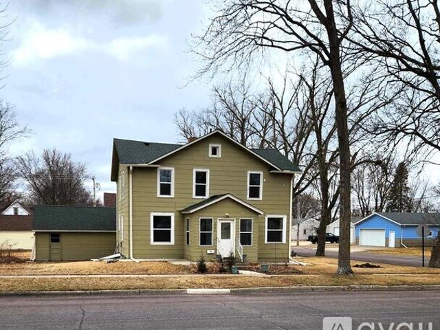 4 BR, 2 BA Apartment 1406 11 Th St E, Glencoe, MN 55336