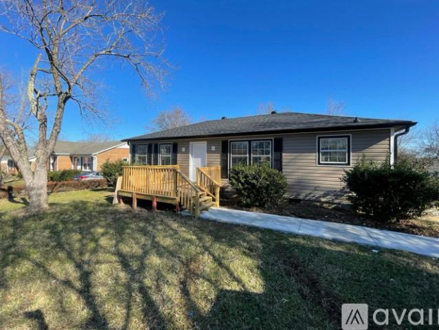 4 BR, 2 BA Apartment 1514 Glenridge Rd, Greensboro, NC 27405