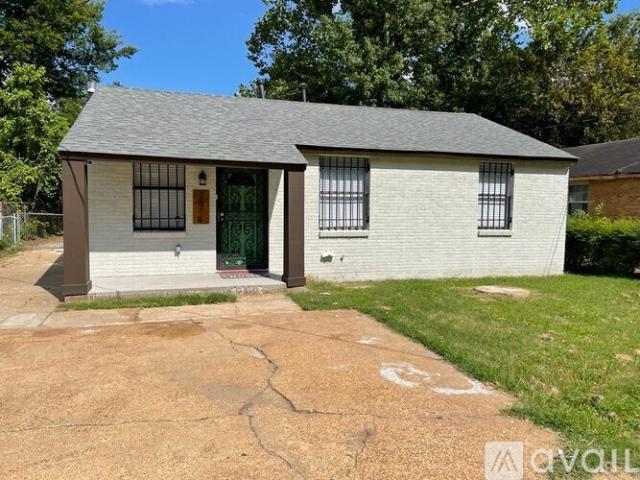 4 BR, 2 BA Apartment 1514 South Mc Lean Boulevard, Memphis, TN 38114