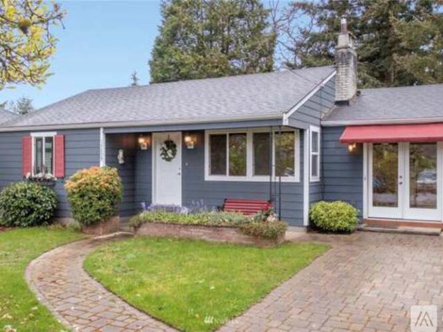 4 BR, 2 BA Apartment 15209 6th Avenue Northeast, Shoreline, WA 98155