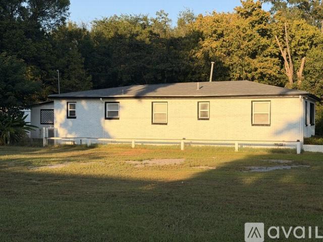 4 BR, 2 BA Apartment 1524 65th St, Birmingham, AL 35228