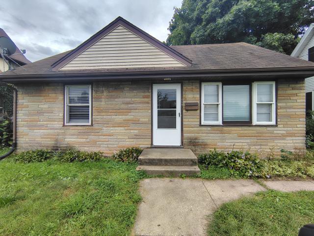 4 BR, 2 BA Apartment 1605 Benton St, Rockford, IL 61107