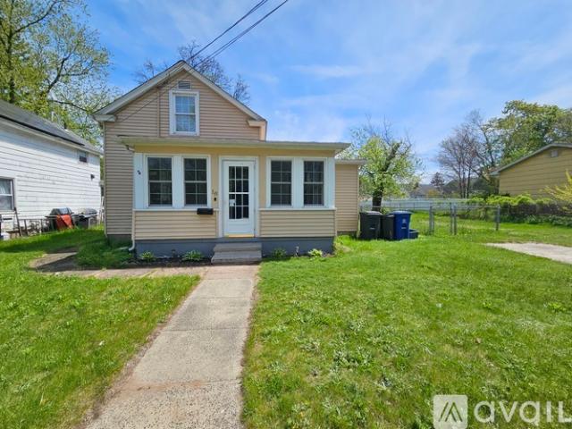 4 BR, 2 BA Apartment 18 Maple St, West Haven, CT 06516
