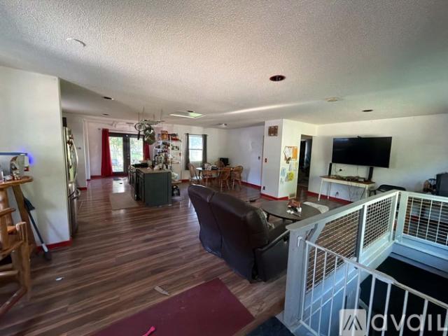 4 BR, 2 BA Apartment 1913 Grand Avenue, Albert Lea, MN 56007