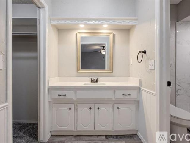 4 BR, 2 BA Apartment 10109 Kay Ridge, Yukon, OK 73099