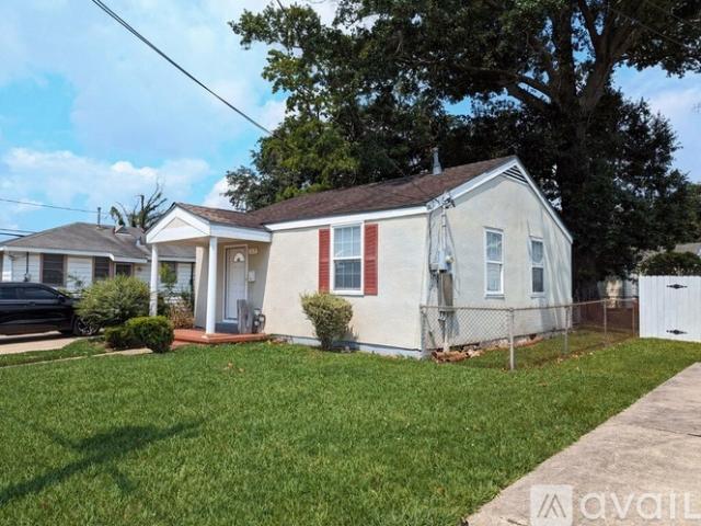 4 BR, 2 BA Apartment 1019 Joan Ave, Metairie, LA 70001