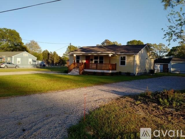 4 BR, 2 BA Apartment 107 Oakwood Dr, Havelock, NC 28532