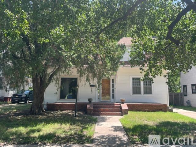 4 BR, 2 BA Apartment 1042 N Amidon Ave, Wichita, KS 67203