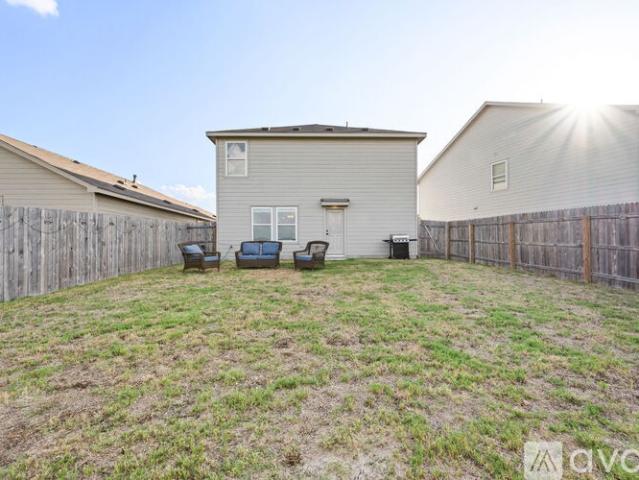 4 BR, 2 BA Apartment 10707 Sweepback Trail, Converse, TX 78109