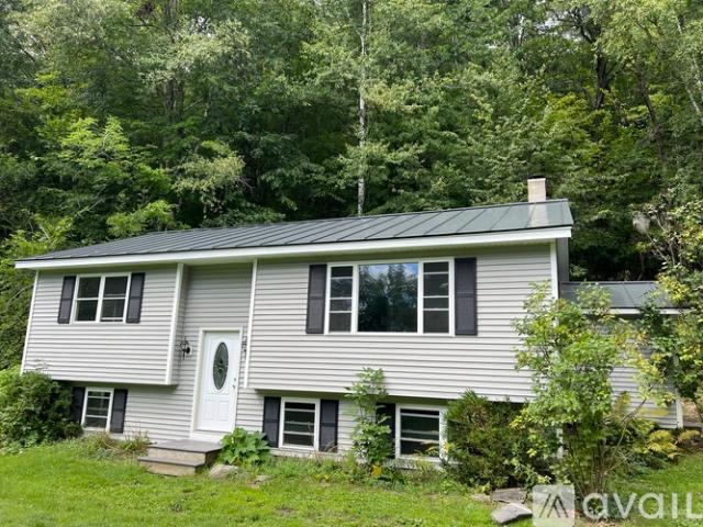 4 BR, 2 BA Apartment 109 Upper Loveland Rd, Unit 1, Norwich, VT 05055