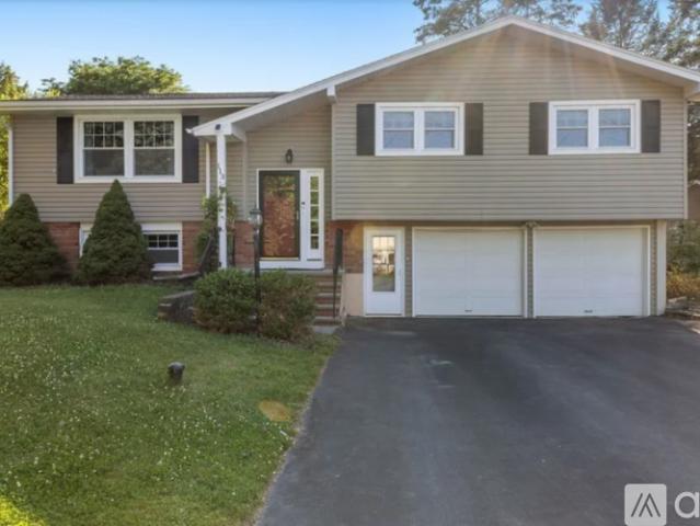 4 BR, 2 BA Apartment 113 Craig Circle, Dewitt, NY 13214