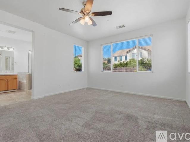 4 BR, 2 BA Apartment 1119 N Linda Vista Ct, Unit 1, Visalia, CA 93291