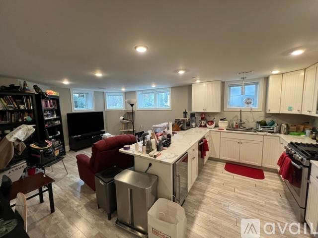 4 BR, 2 BA Apartment 116 Holland St, Unit 1A, Somerville, MA 02144