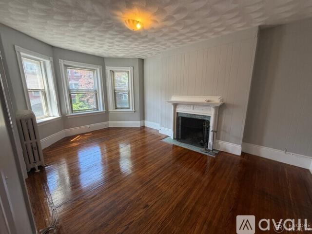 4 BR, 2 BA Apartment 11 Park St, Unit 3, Brookline, MA 02446