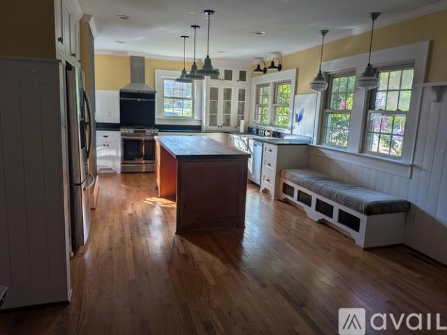 4 BR, 2 BA Apartment 123 West Faris Road, Greenville, SC 29605