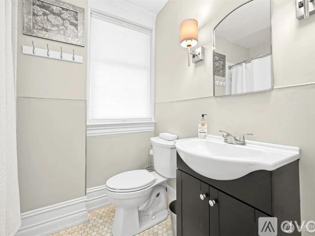 4 BR, 2 BA Apartment 1200 West Holly Street, Bellingham, WA 98225