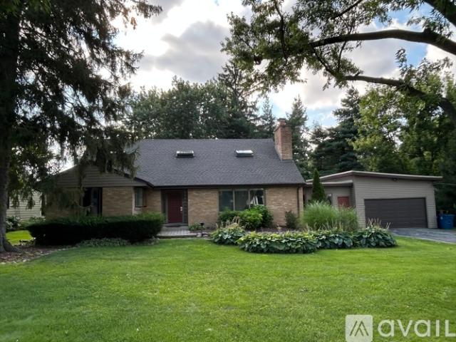4 BR, 2 BA Apartment 12022 South 71st Avenue, Palos Heights, IL 60463