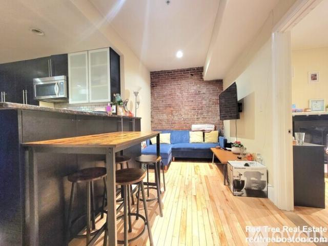 4 BR, 2 BA Apartment 1203 Beacon St, Unit 2, Brookline, MA 02446