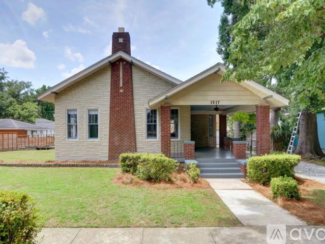 4 BR, 2 BA Apartment 1317 Seiler Ave, Savannah, GA 31404